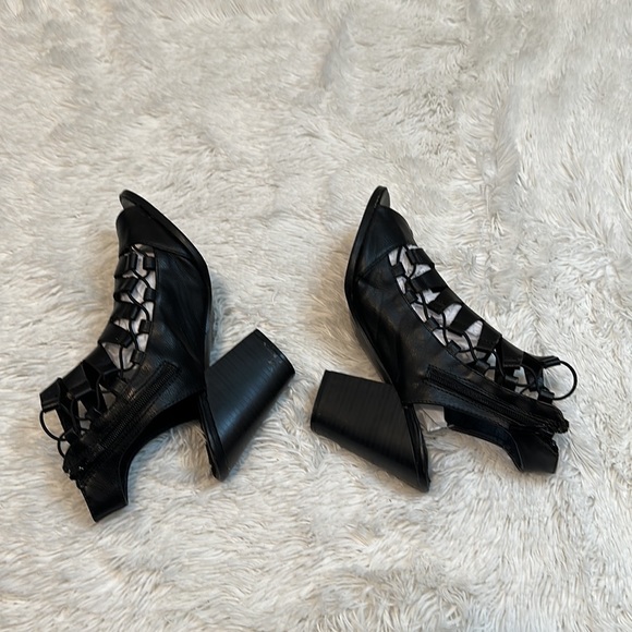 😊 Nature Breeze Faux Leather Heeled Bootie - Picture 4 of 5
